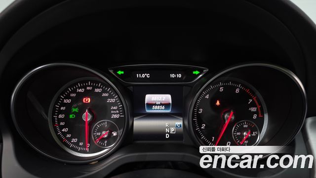 Mercedes-Benz GLA-Class GLA220 Premium