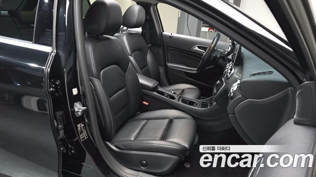 Mercedes-Benz GLA-Class GLA220 Premium