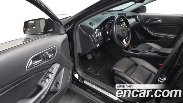 Mercedes-Benz GLA-Class GLA220 Premium