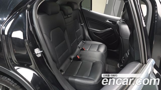 Mercedes-Benz GLA-Class GLA220 Premium