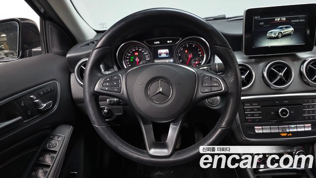 Mercedes-Benz GLA-Class GLA220 Premium