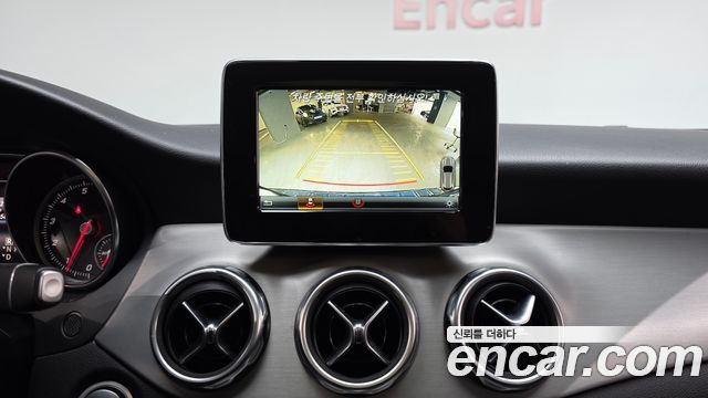 Mercedes-Benz GLA-Class GLA220 Premium