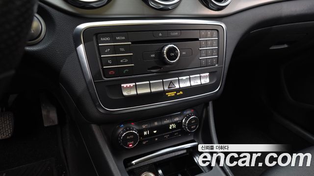 Mercedes-Benz GLA-Class GLA220 Premium