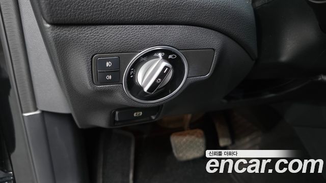 Mercedes-Benz GLA-Class GLA220 Premium