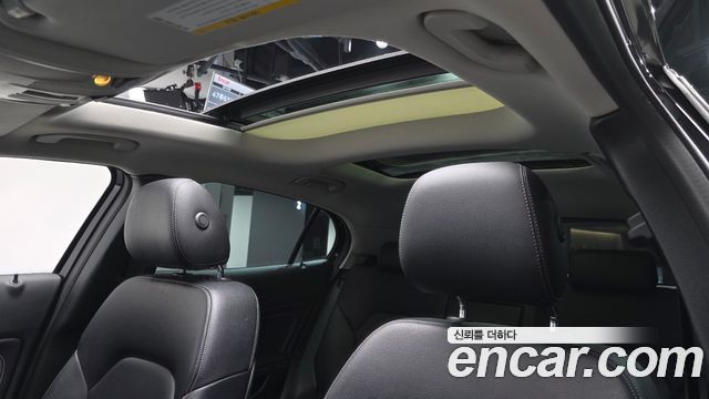 Mercedes-Benz GLA-Class GLA220 Premium