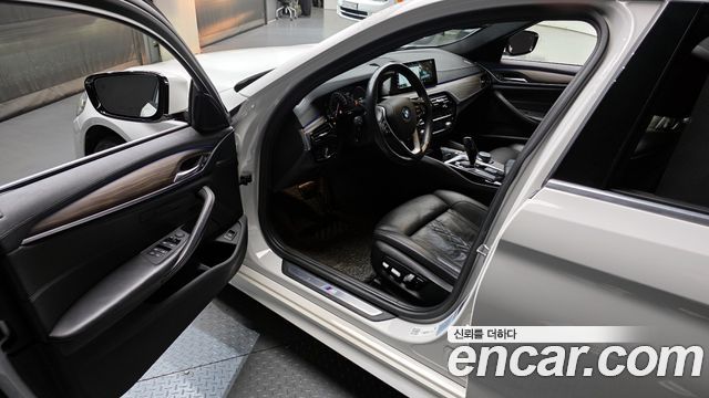 BMW 5-Series 530i xDrive M Sport Package Plus
