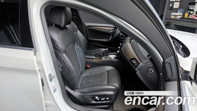 BMW 5-Series 530i xDrive M Sport Package Plus