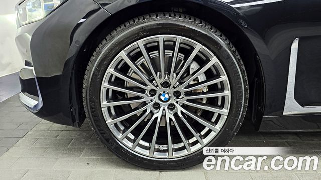 BMW 7-Series 740Li xDrive Design Pure Excellence