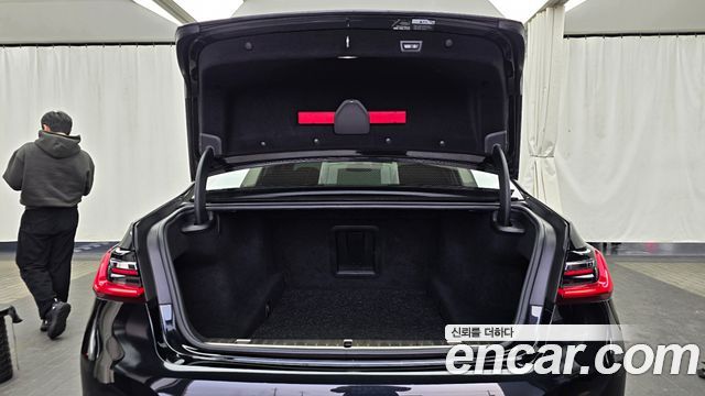 BMW 7-Series 740Li xDrive Design Pure Excellence