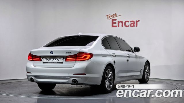 BMW 5-Series 520i Luxury