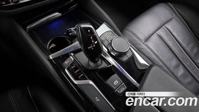 BMW 5-Series 520i Luxury