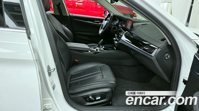 BMW 5-Series 520i Luxury