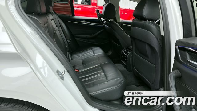 BMW 5-Series 520i Luxury