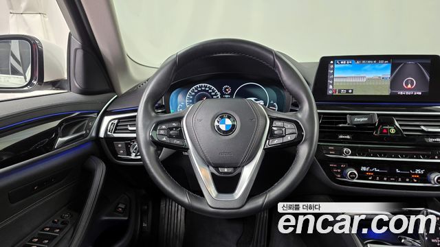 BMW 5-Series 520i Luxury