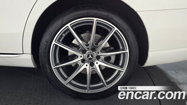 Mercedes-Benz E-Class E300e 4MATIC Exclusive