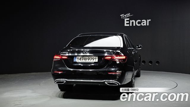 Mercedes-Benz E-Class E300e 4MATIC Exclusive