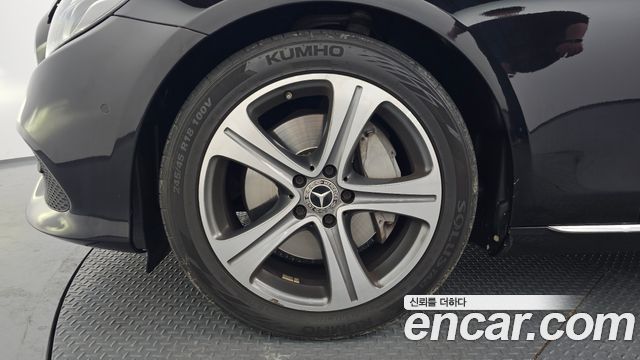 Mercedes-Benz E-Class E300 AV Intelligent Drive