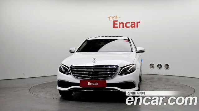 Mercedes-Benz E-Class E300 4MATIC Exclusive