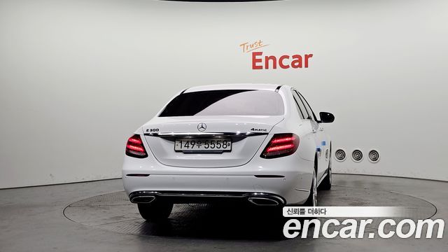 Mercedes-Benz E-Class E300 4MATIC Exclusive