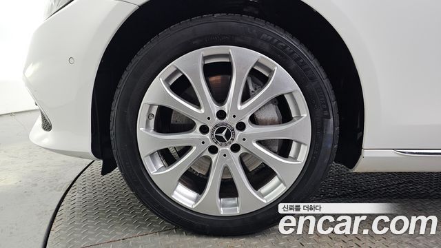 Mercedes-Benz E-Class E300 4MATIC Exclusive