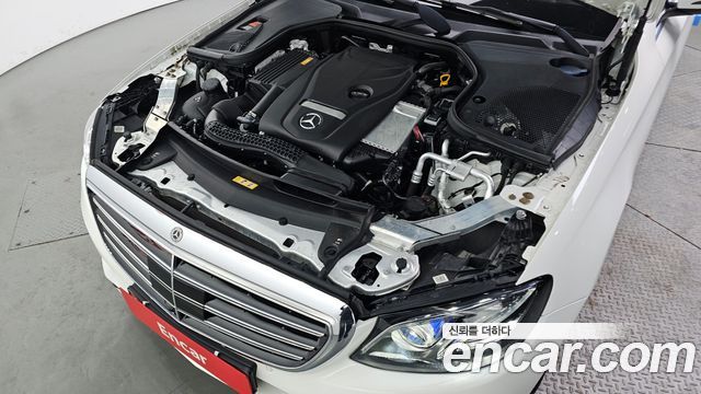 Mercedes-Benz E-Class E300 4MATIC Exclusive