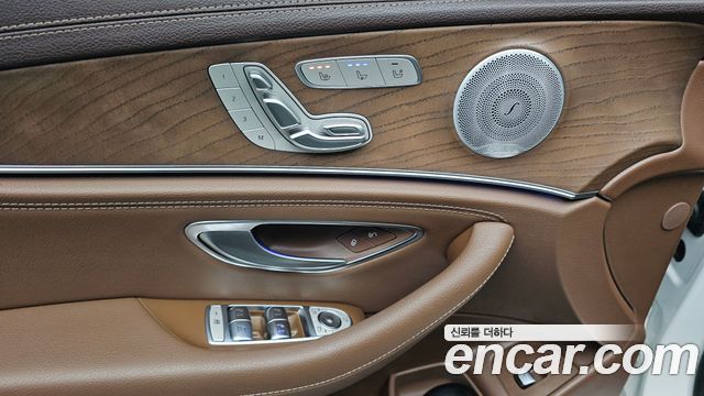 Mercedes-Benz E-Class E300 4MATIC Exclusive