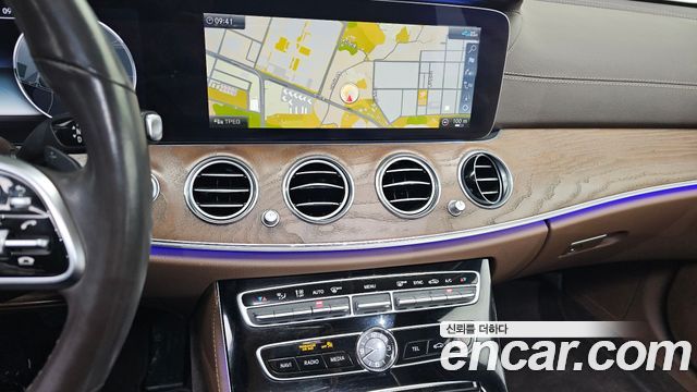 Mercedes-Benz E-Class E300 4MATIC Exclusive