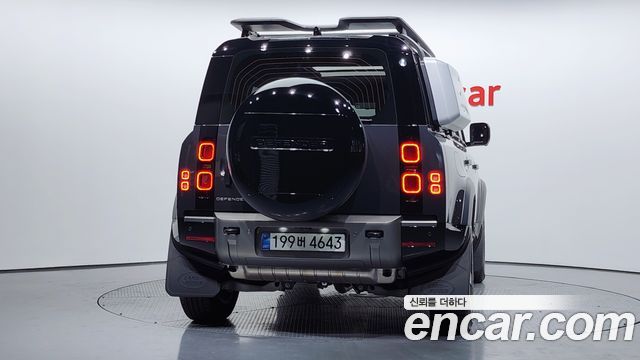 Land Rover Defender 110 P300 X-Dynamic SE