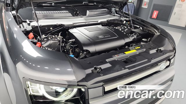 Land Rover Defender 110 P300 X-Dynamic SE