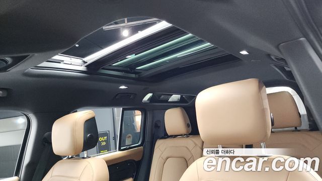 Land Rover Defender 110 P300 X-Dynamic SE
