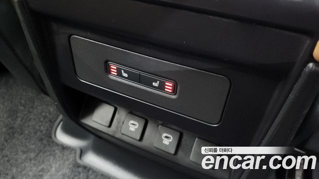 Land Rover Defender 110 P300 X-Dynamic SE
