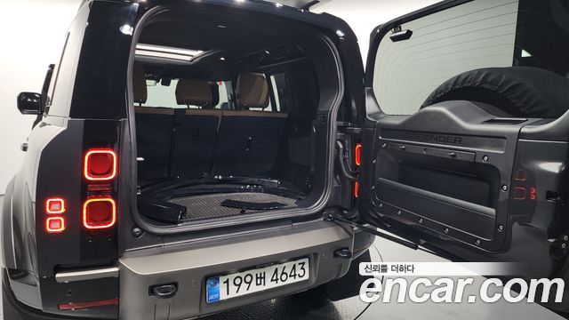Land Rover Defender 110 P300 X-Dynamic SE