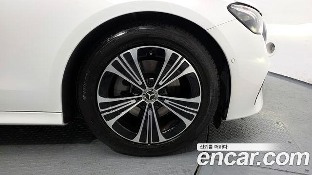 Mercedes-Benz E-Class E200 Avantgarde