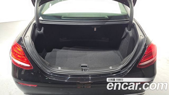 Mercedes-Benz E-Class E200 Avantgarde