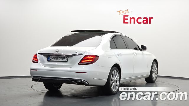 Mercedes-Benz E-Class E300 4MATIC Exclusive