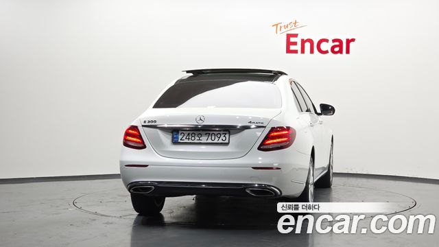 Mercedes-Benz E-Class E300 4MATIC Exclusive