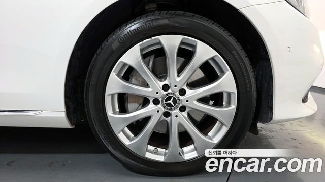 Mercedes-Benz E-Class E300 4MATIC Exclusive