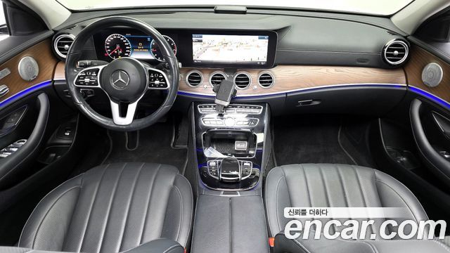 Mercedes-Benz E-Class E300 4MATIC Exclusive