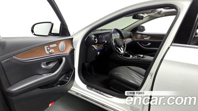 Mercedes-Benz E-Class E300 4MATIC Exclusive