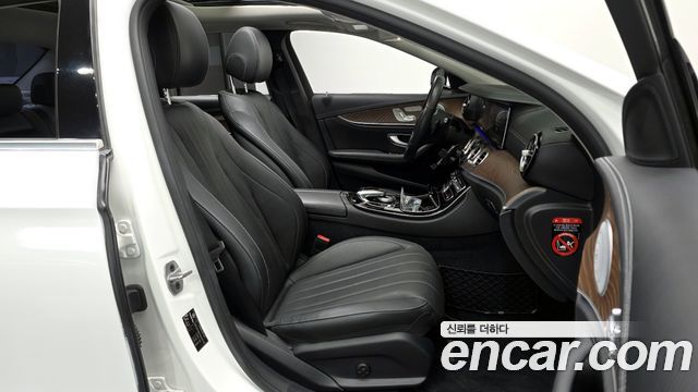 Mercedes-Benz E-Class E300 4MATIC Exclusive