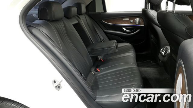 Mercedes-Benz E-Class E300 4MATIC Exclusive