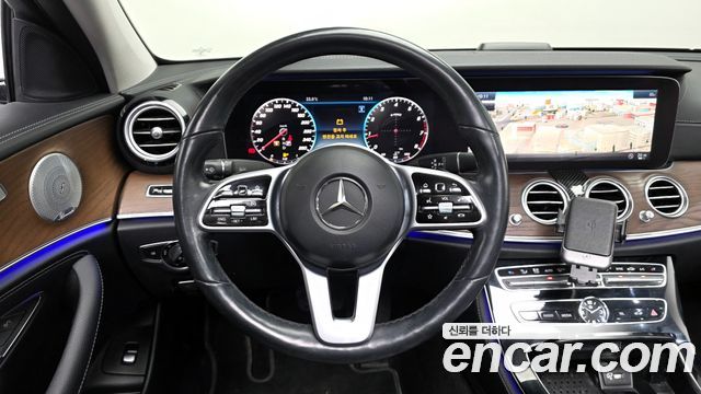 Mercedes-Benz E-Class E300 4MATIC Exclusive
