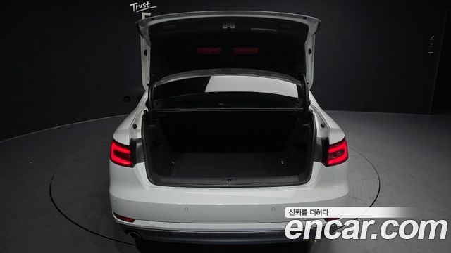 Audi A4 30 TDI Premium