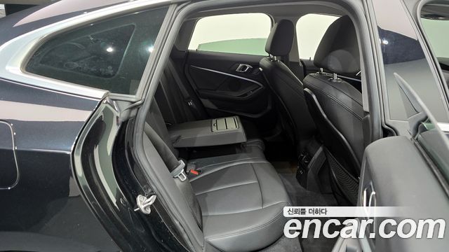 BMW 2-Series 220i Advantage