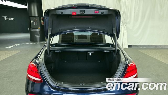 Mercedes-Benz E-Class E350 4MATIC AMG Line