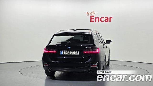 BMW 3-Series 320i Touring Luxury