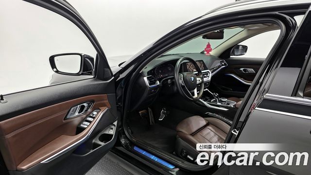 BMW 3-Series 320i Touring Luxury