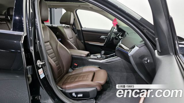 BMW 3-Series 320i Touring Luxury
