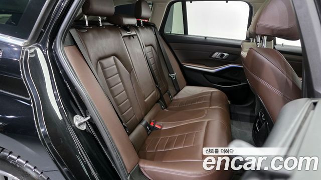 BMW 3-Series 320i Touring Luxury
