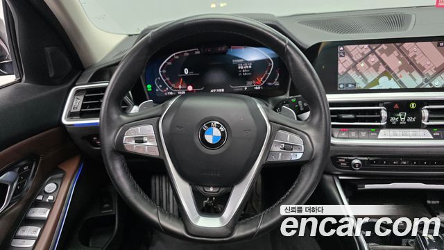 BMW 3-Series 320i Touring Luxury